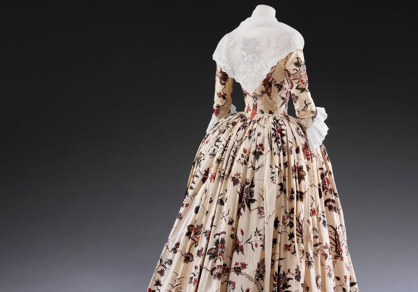Woman's overdress, made in Coastal southeast India, ca. 1760-1770. Hand painted and dyed cotton. © Victoria and Albert Museum, London